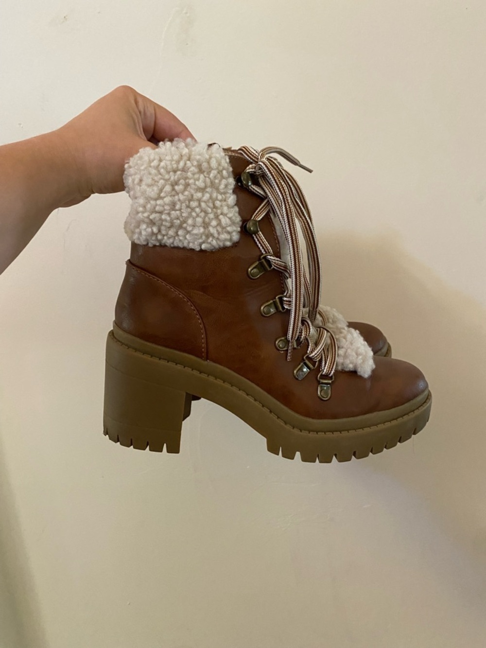 Universal Thread Sherpa Lined Lace Up Block Heel Boots Brown 8.5